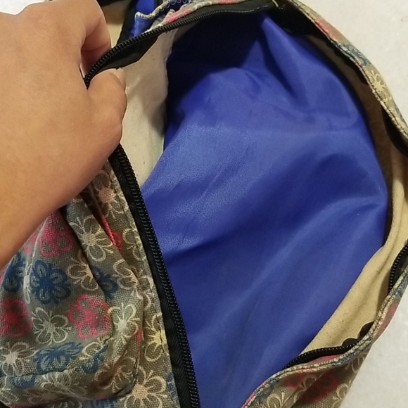 SOLD!!! KAVU Flower Sling Backpack - Picture 3 of 4